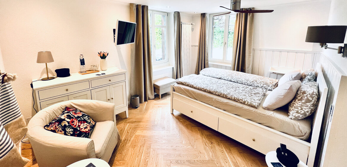 hotel_und_restaurant_niesenblick_hotelzimmer_classique_doppelzimmer_zimmeransicht_01 hotel_und_restaurant_niesenblick_hotelzimmer_classique_doppelzimmer_zimmeransicht_01