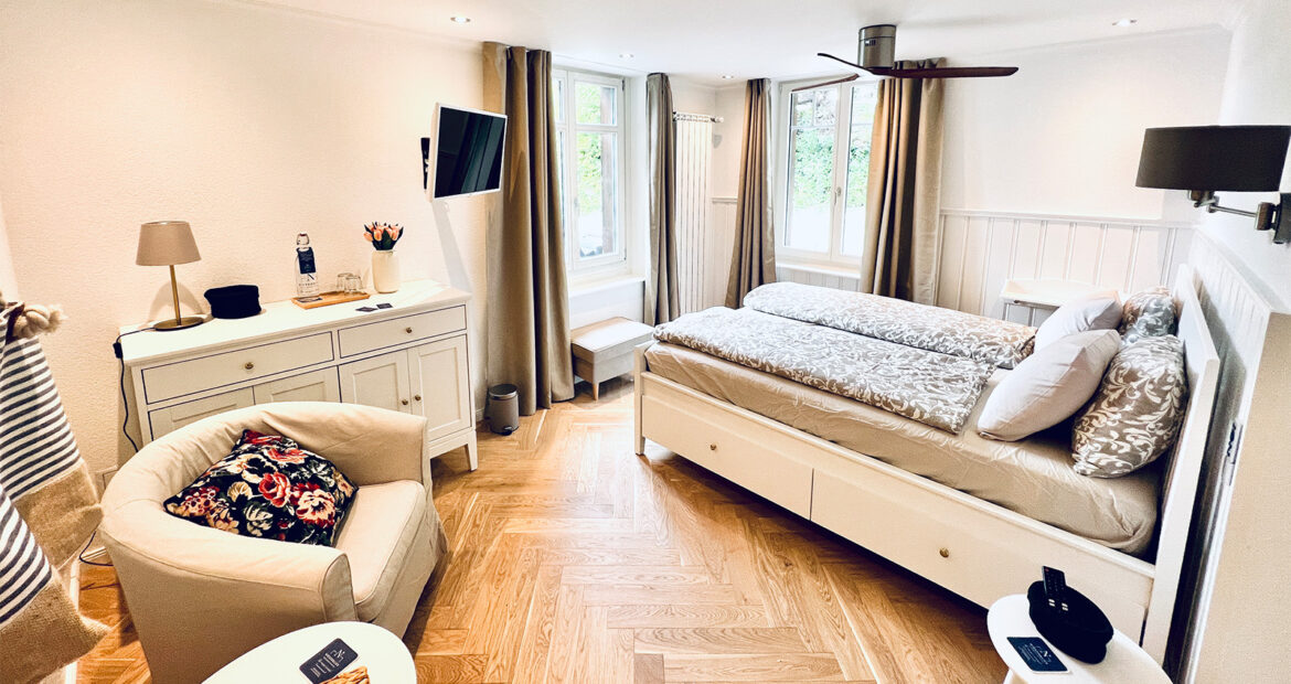hotel_und_restaurant_niesenblick_hotelzimmer_classique_doppelzimmer_zimmeransicht_01 hotel_und_restaurant_niesenblick_hotelzimmer_classique_doppelzimmer_zimmeransicht_01