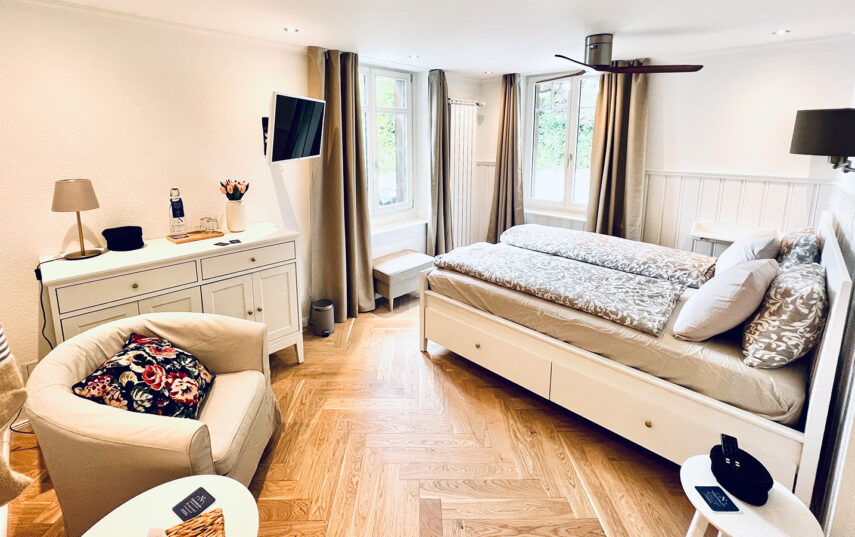 hotel_und_restaurant_niesenblick_hotelzimmer_classique_doppelzimmer_zimmeransicht_01