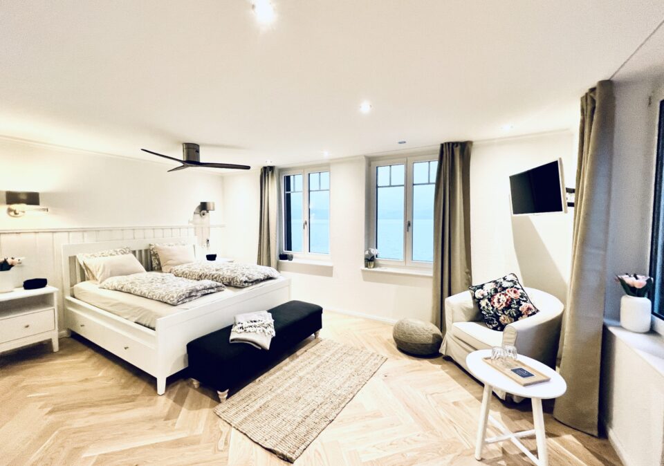 hotel_und_restaurant_niesenblick_hotelzimmer_superieur_doppelzimmer_zimmeransicht_01